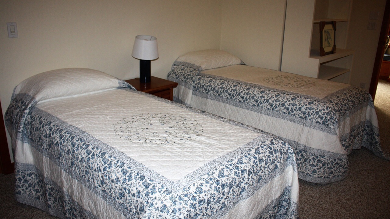 Photo of Bedroom in Rollingbay