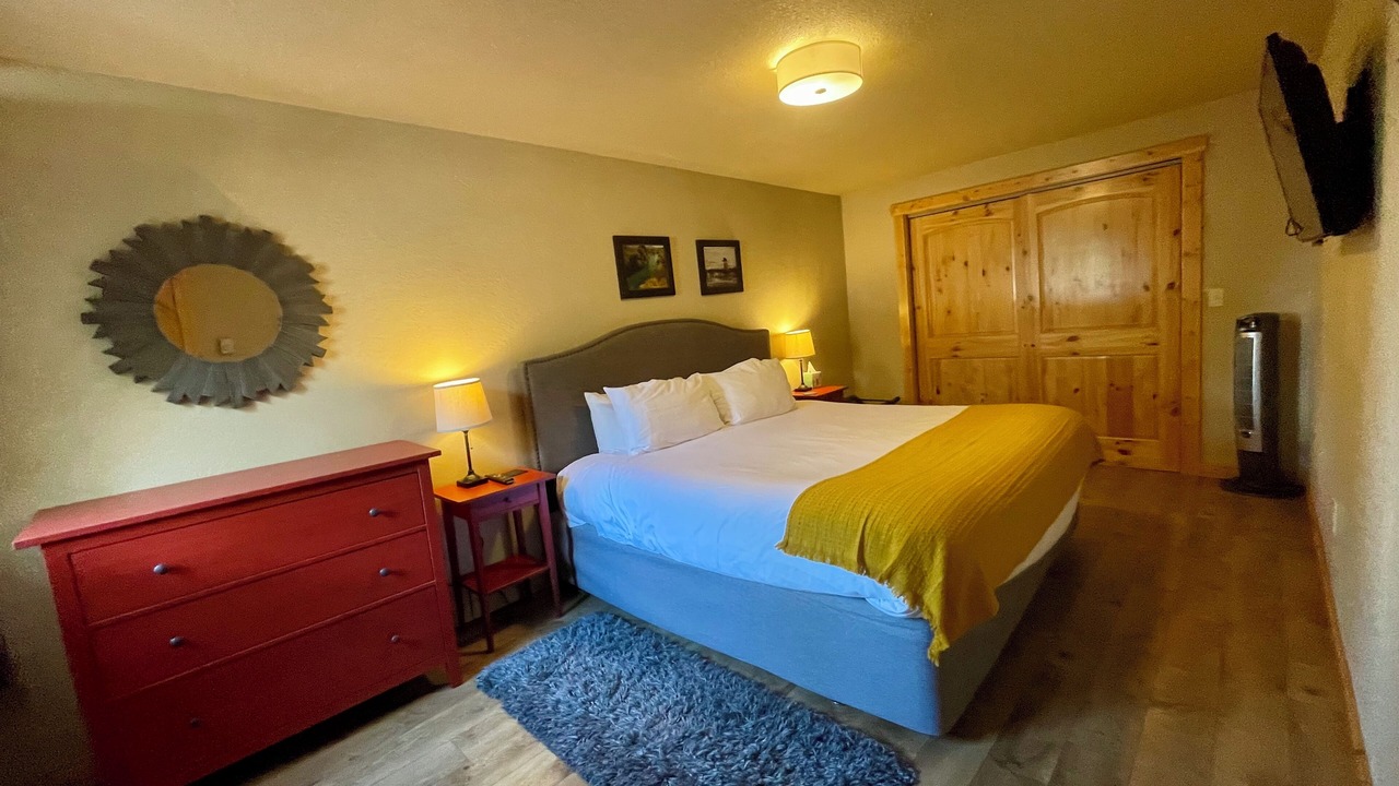 Photo of Bedroom in West Yellowstone