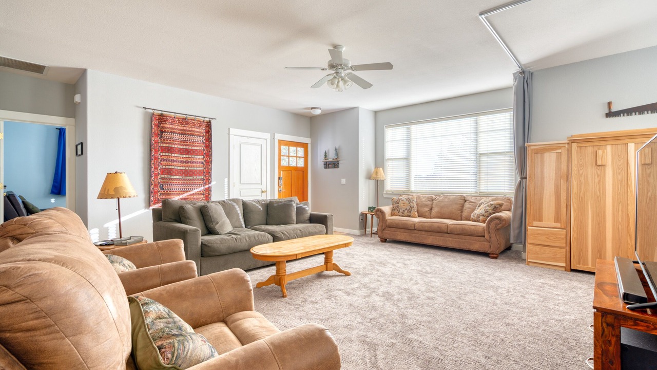 Photo of Livingroom in Bend
