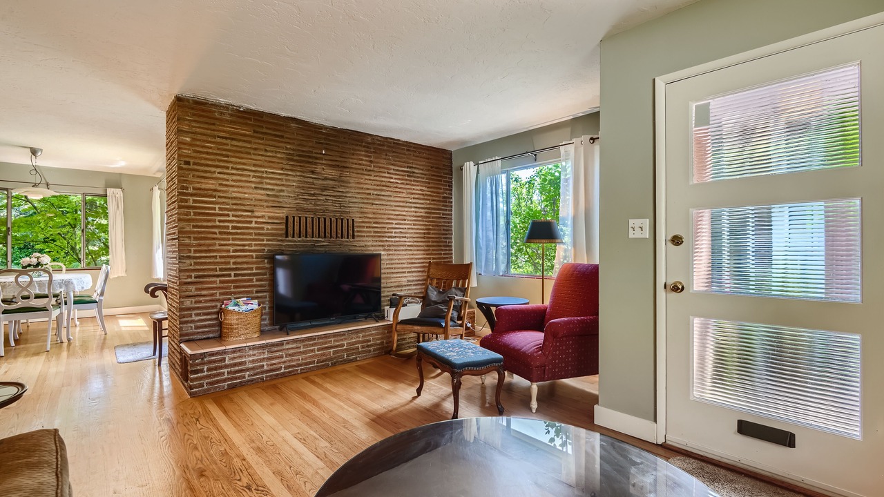 Photo of Livingroom in Belmont