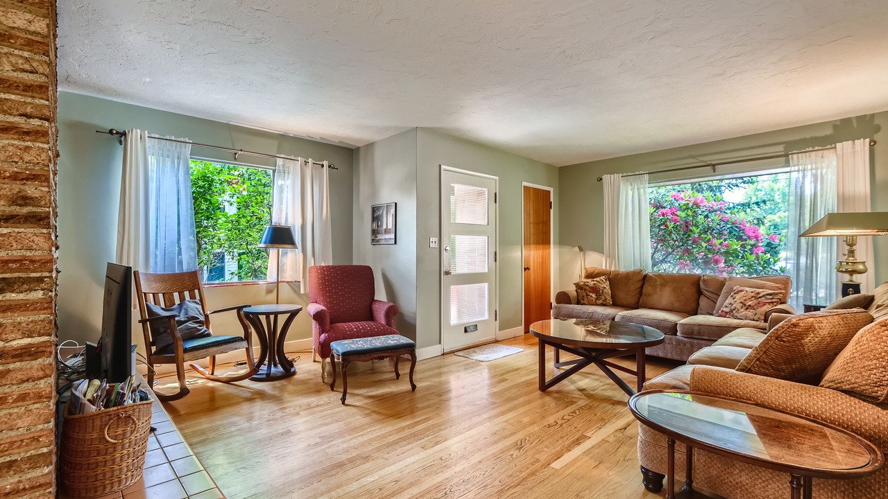 Photo of Livingroom in Belmont