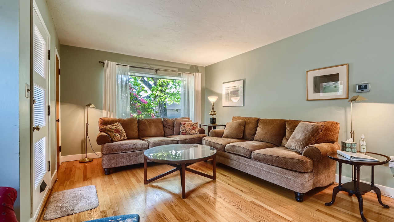 Photo of Livingroom in Belmont
