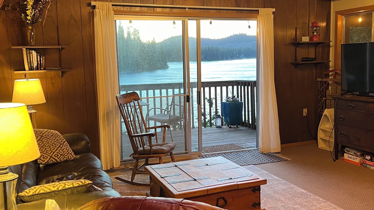 Photo of Livingroom in Loon Lake