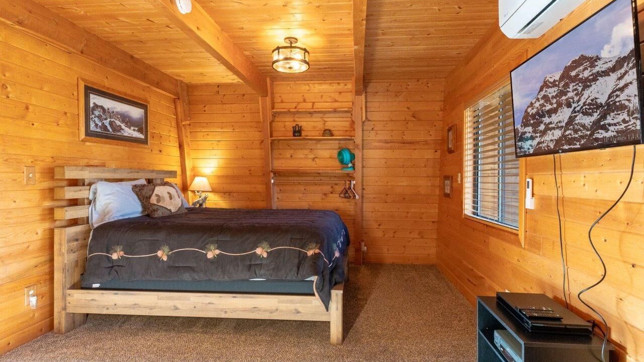Photo of Bedroom in Island Park