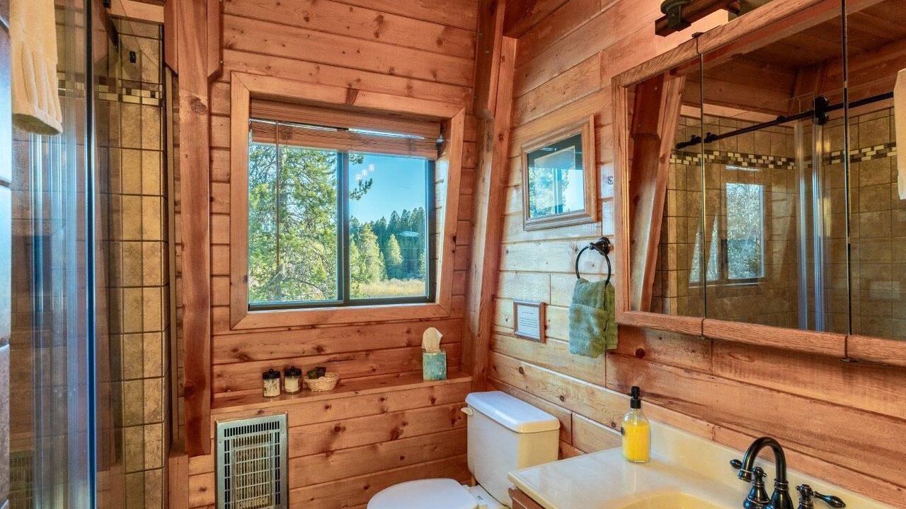 Photo of Bathroom in Island Park
