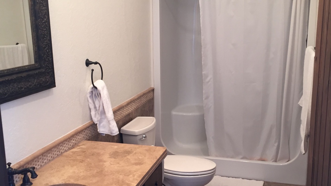 Photo of Bathroom in Pigeon