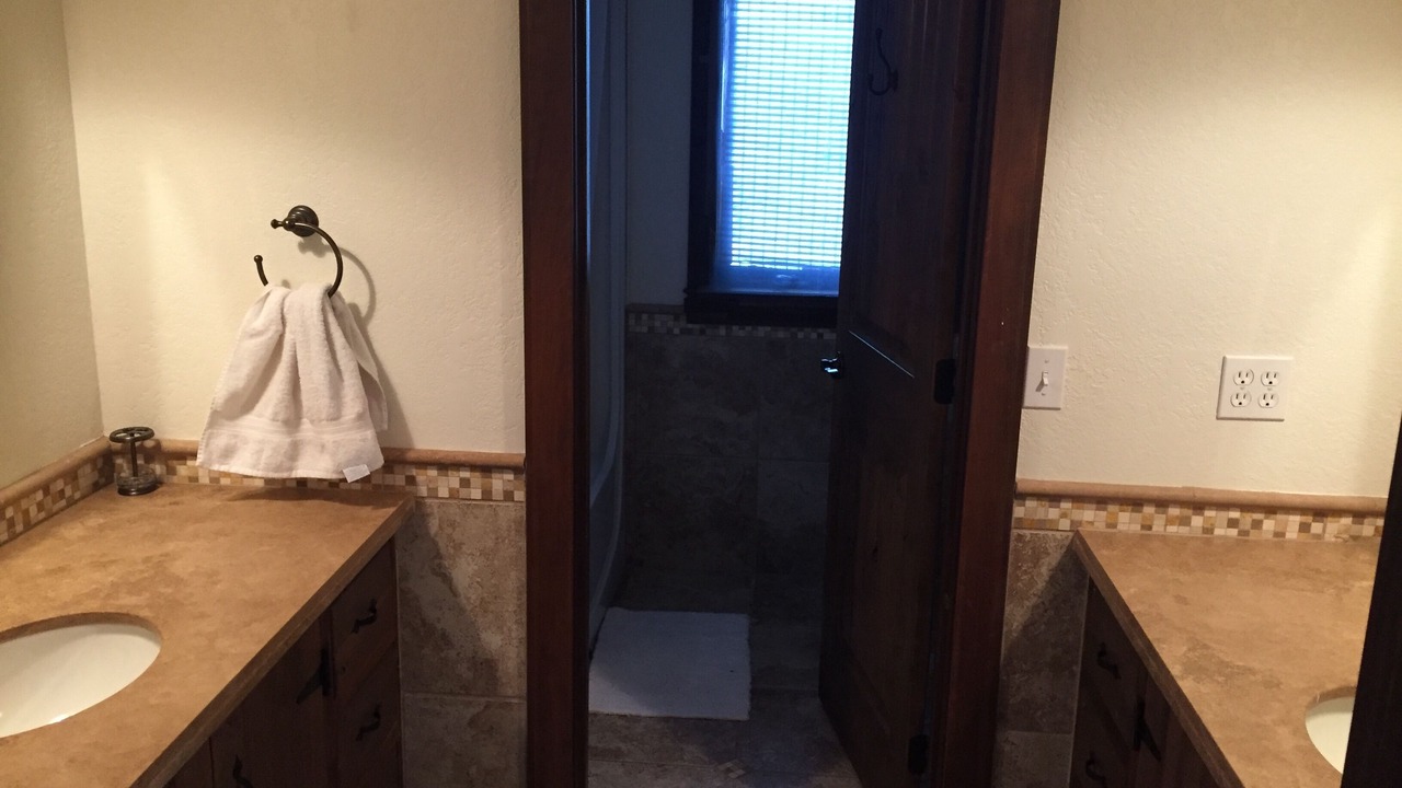 Photo of Bathroom in Pigeon