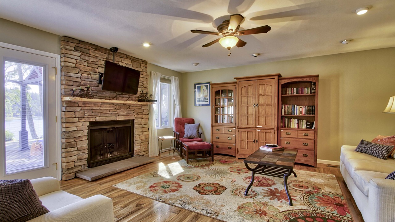 Photo of Livingroom in Longbranch