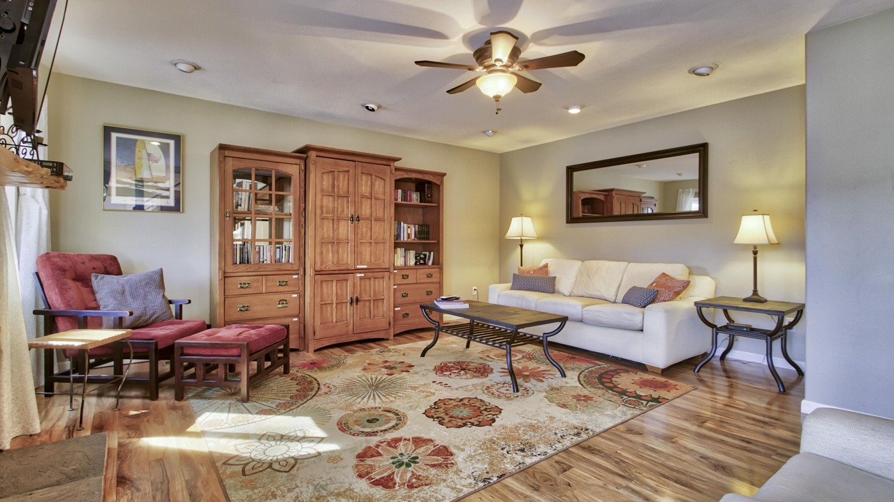 Photo of Livingroom in Longbranch