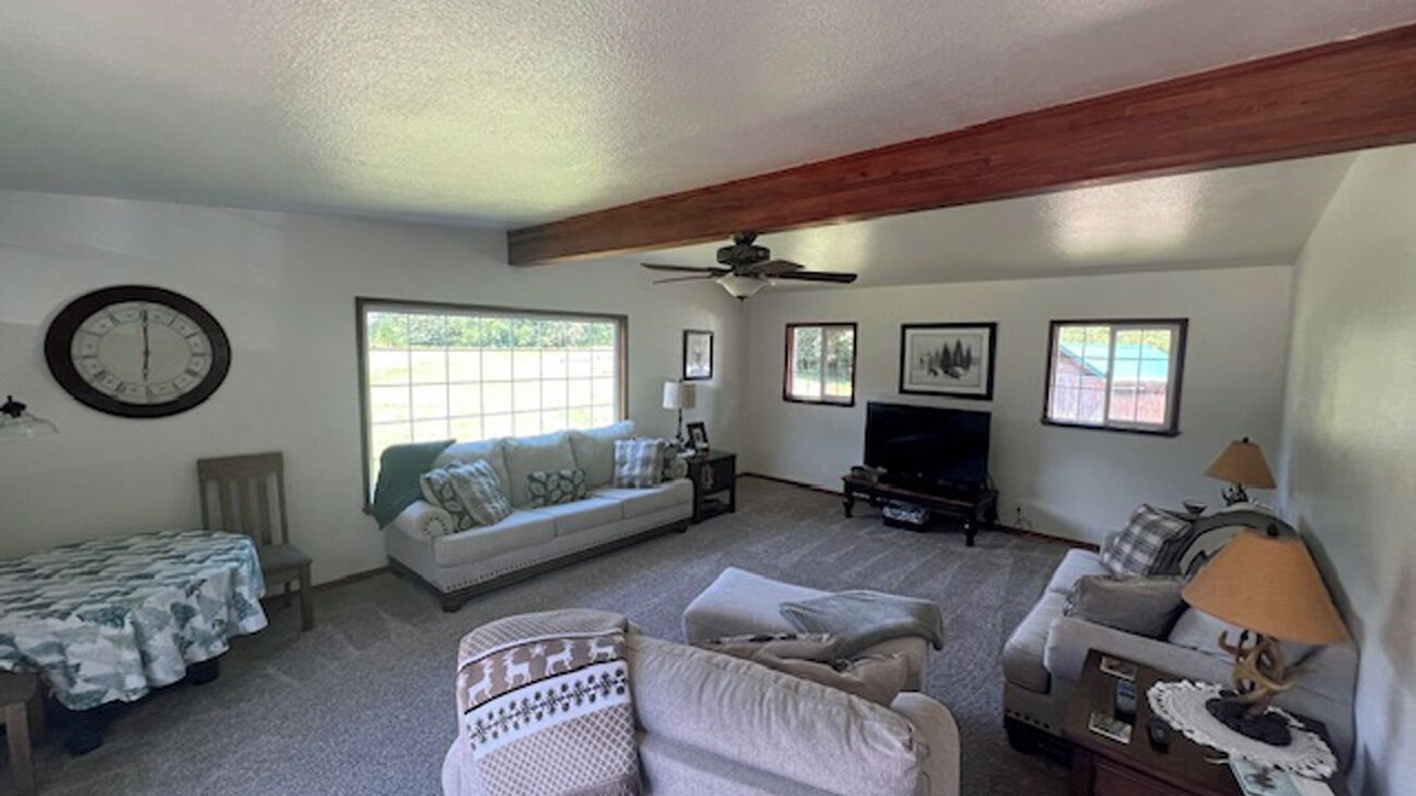 Photo of Livingroom in Quinault