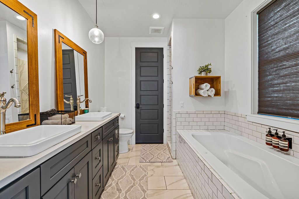 Photo of Bathroom in Garden City