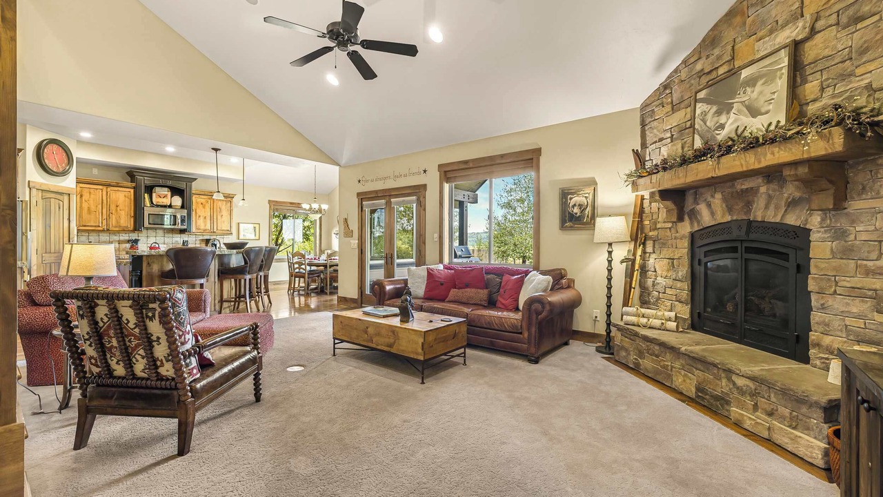 Photo of Livingroom in Victor