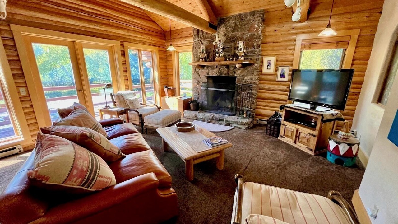 Photo of Livingroom in John Dodge