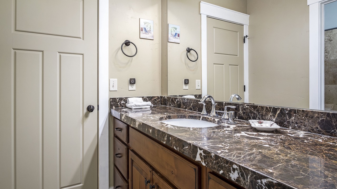 Photo of Bathroom in Garden City