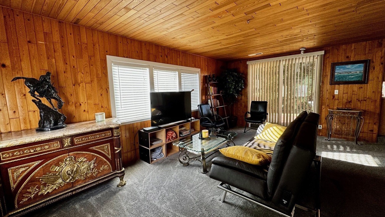 Photo of Livingroom in Cedar Hills