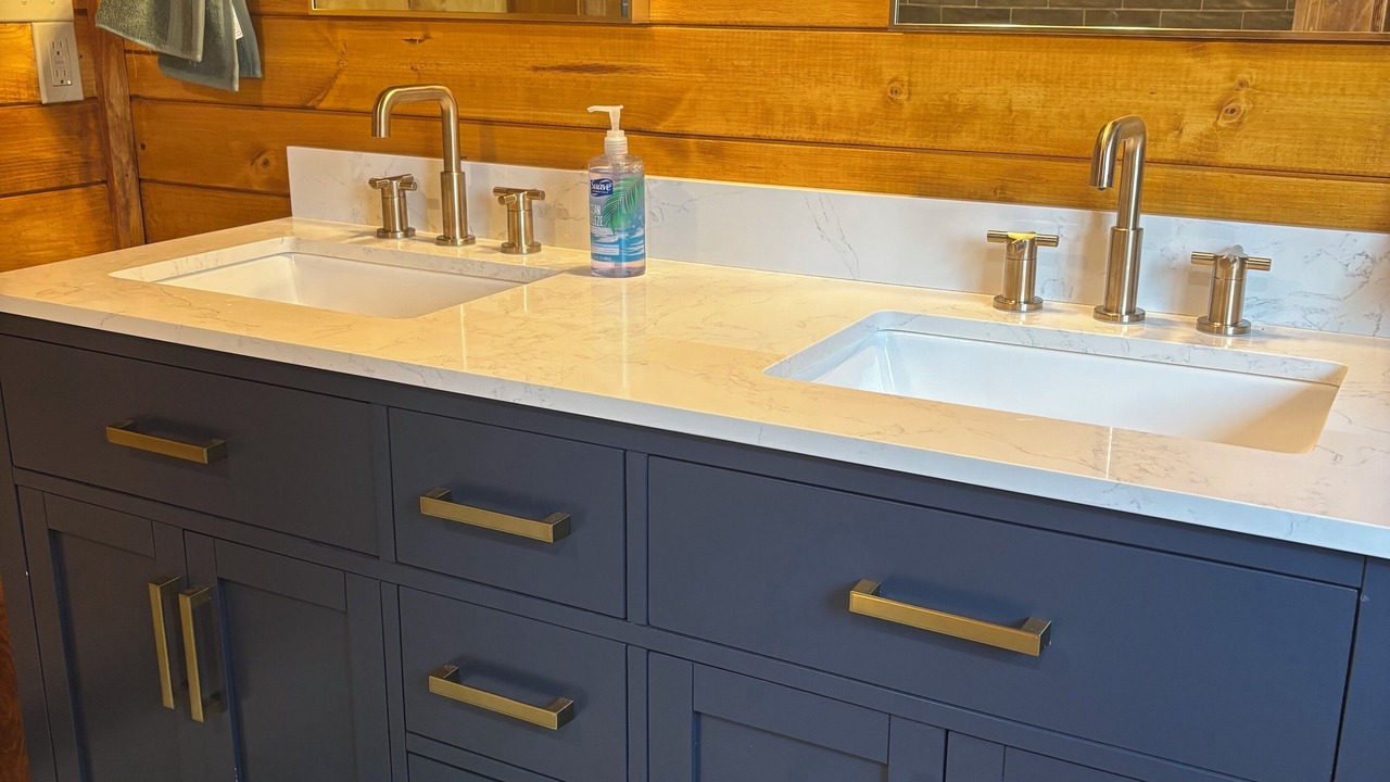 Photo of Bathroom in Island Park