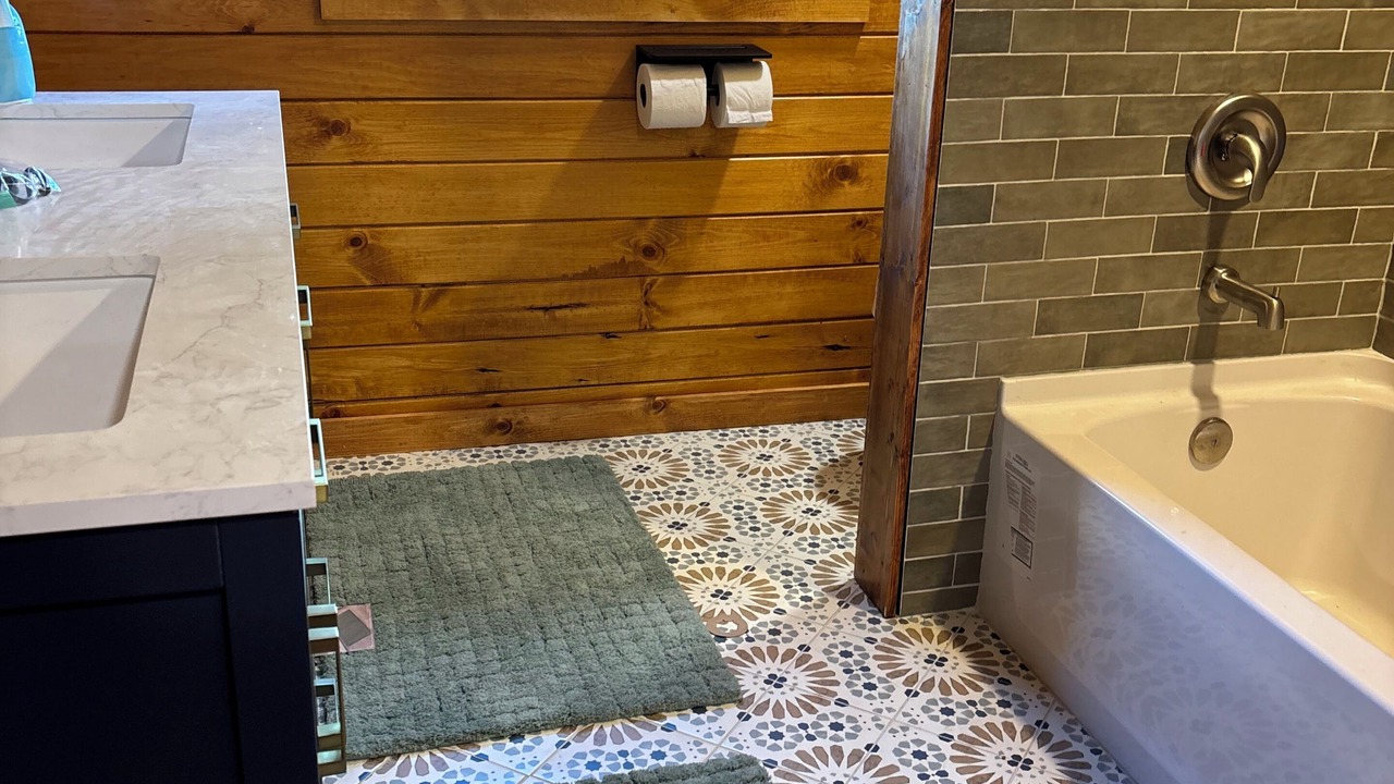Photo of Bathroom in Island Park