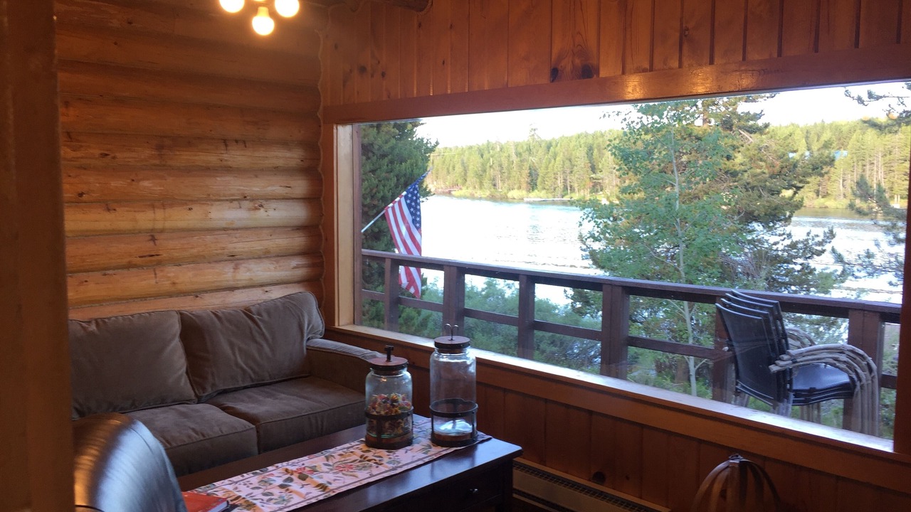 Photo of Livingroom in Island Park