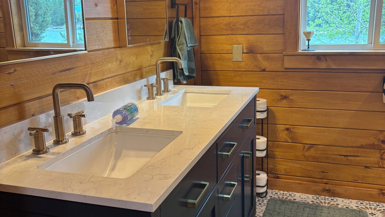 Photo of Bathroom in Island Park
