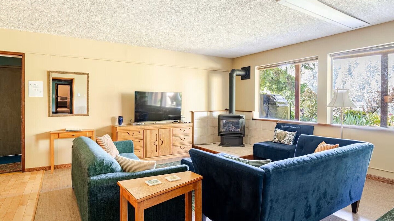 Photo of Livingroom in Ames Lake