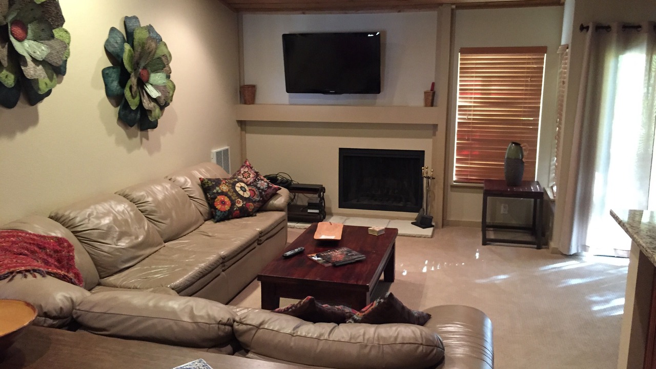 Photo of Livingroom in Elkhorn Village