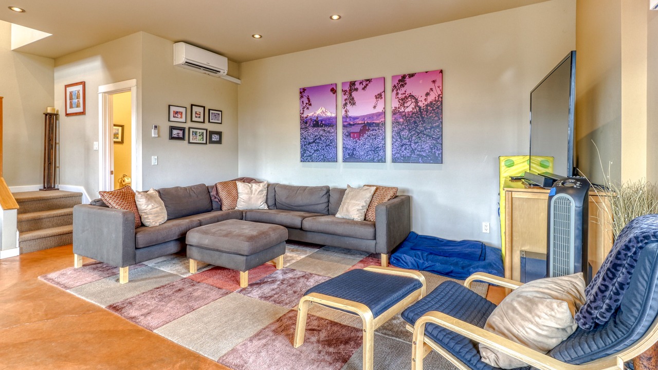 Photo of Livingroom in White Salmon