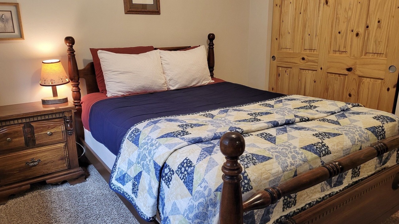 Photo of Bedroom in Mazama