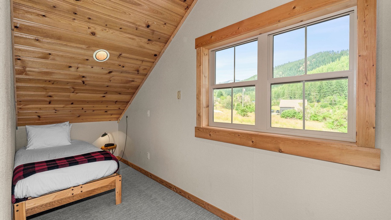 Photo of Bedroom in Leavenworth