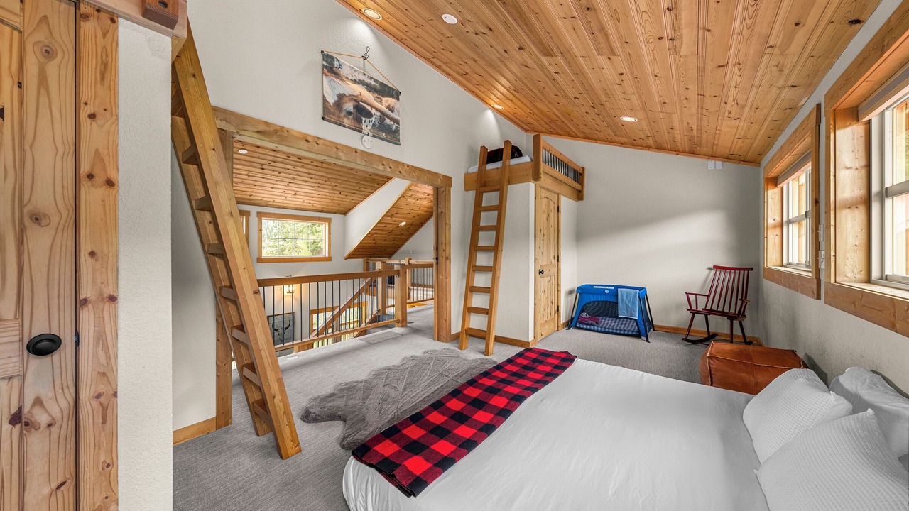 Photo of Bedroom in Leavenworth