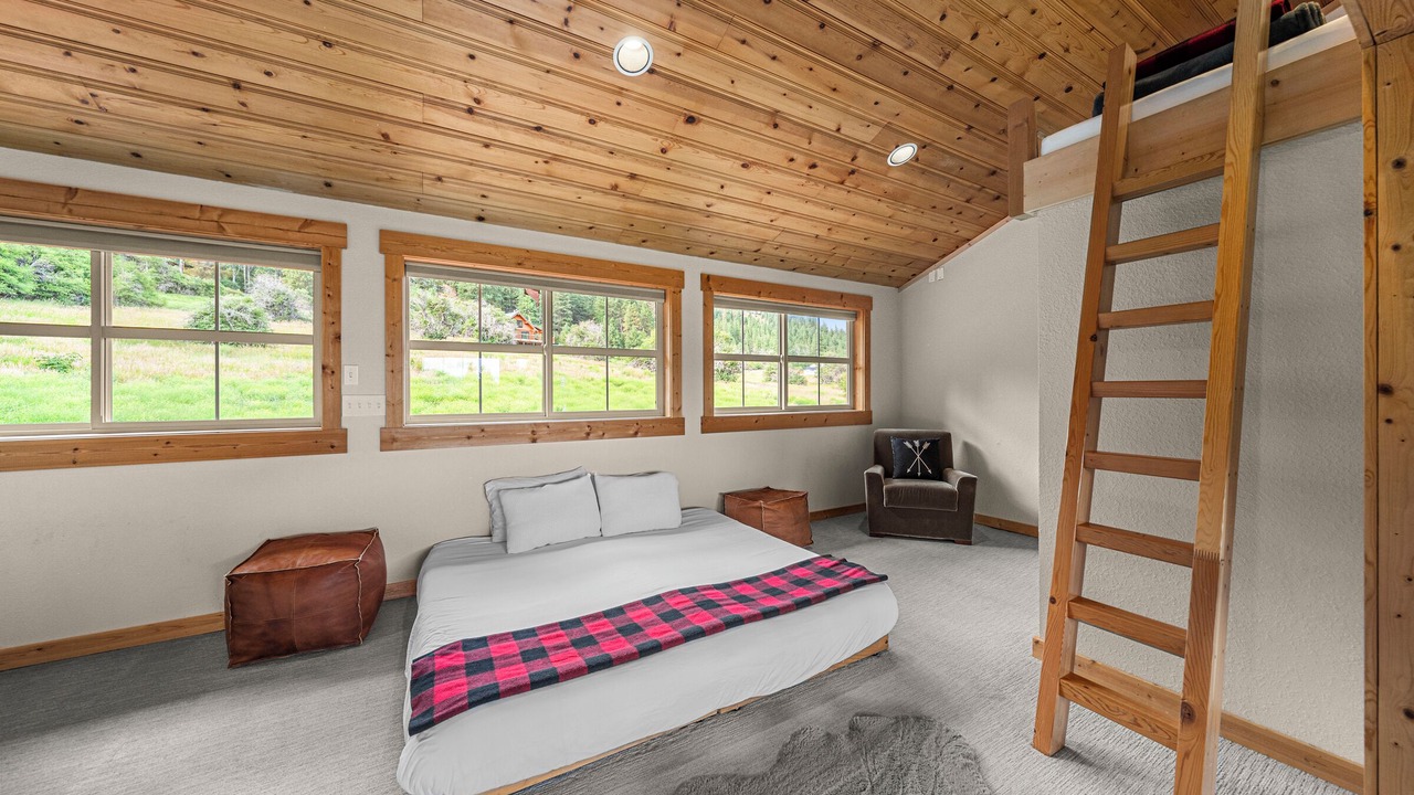 Photo of Bedroom in Leavenworth