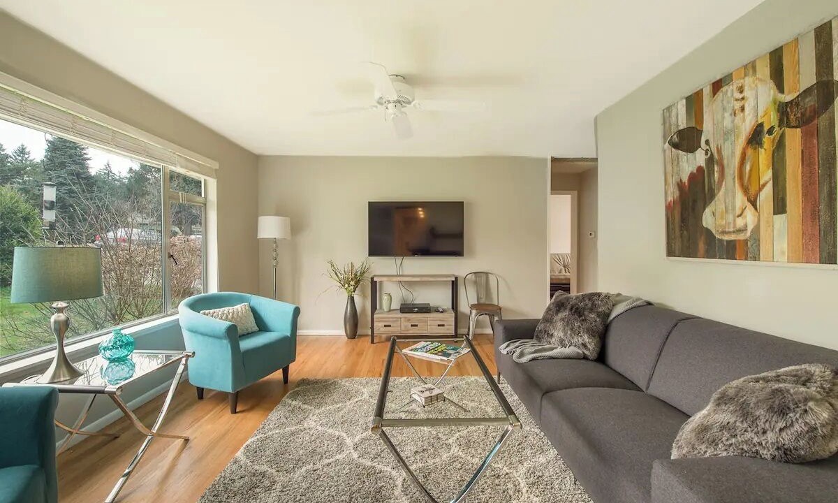 Photo of Livingroom in Shoreline