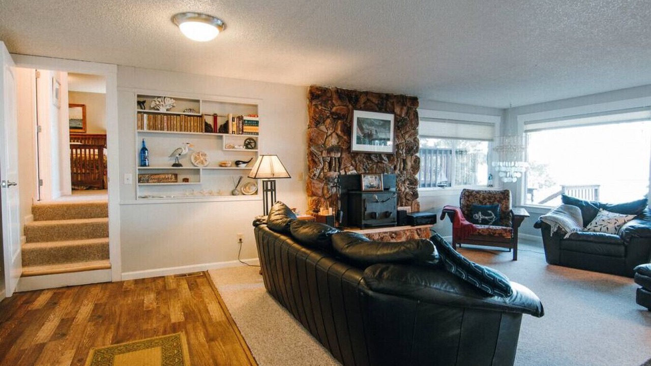 Photo of Livingroom in Brinnon