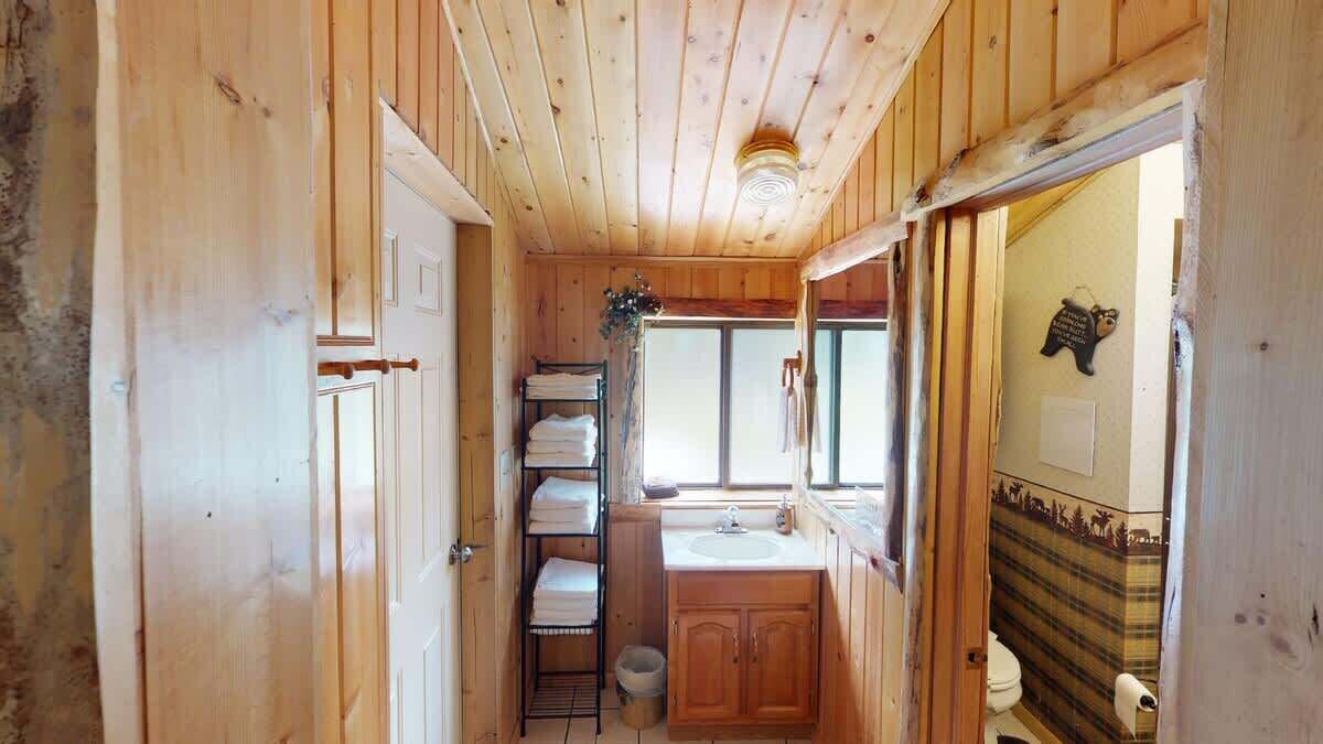 Photo of Bathroom in Island Park