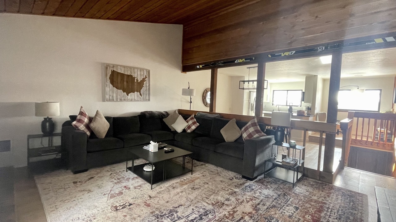 Photo of Livingroom in Elkhorn Village