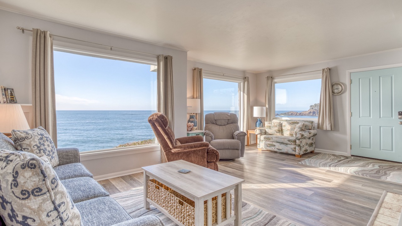 Photo of Livingroom in Depoe Bay
