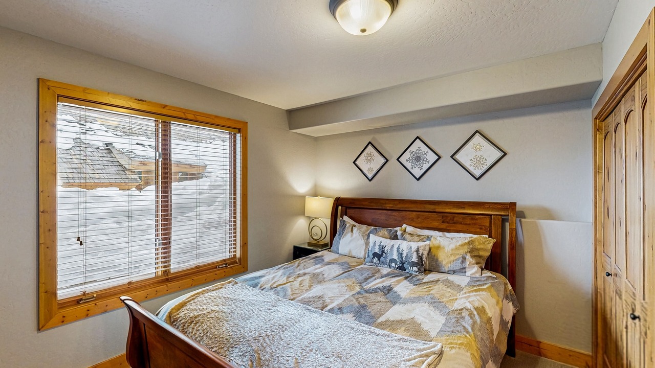 Photo of Bedroom in Sandpoint