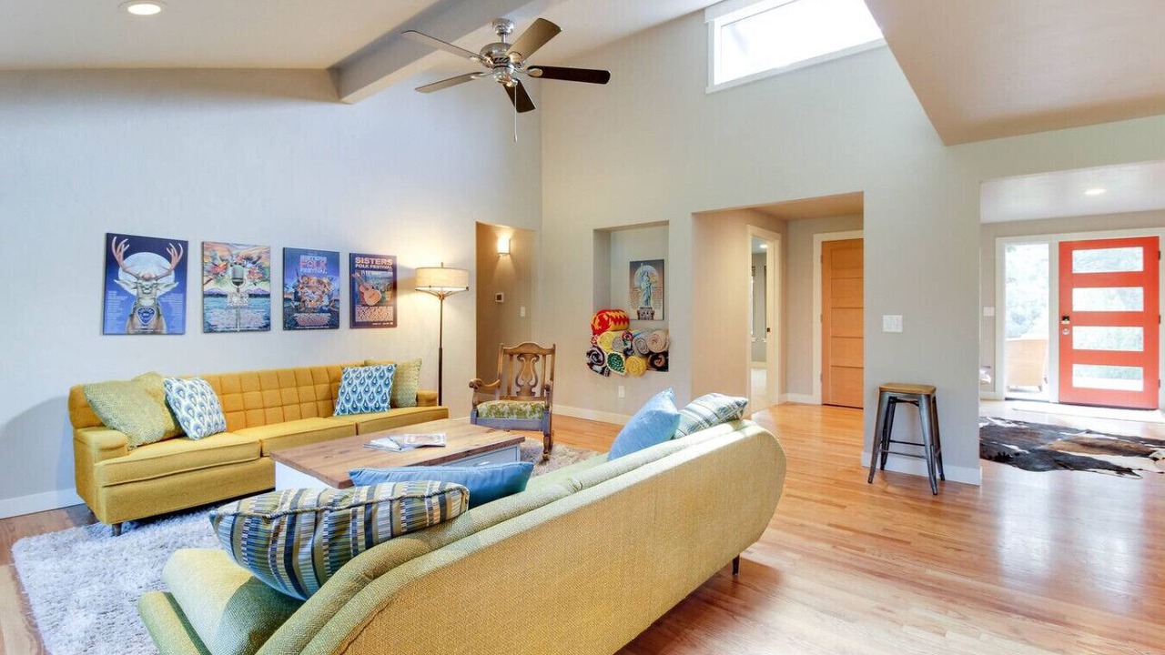 Photo of Livingroom in Bend