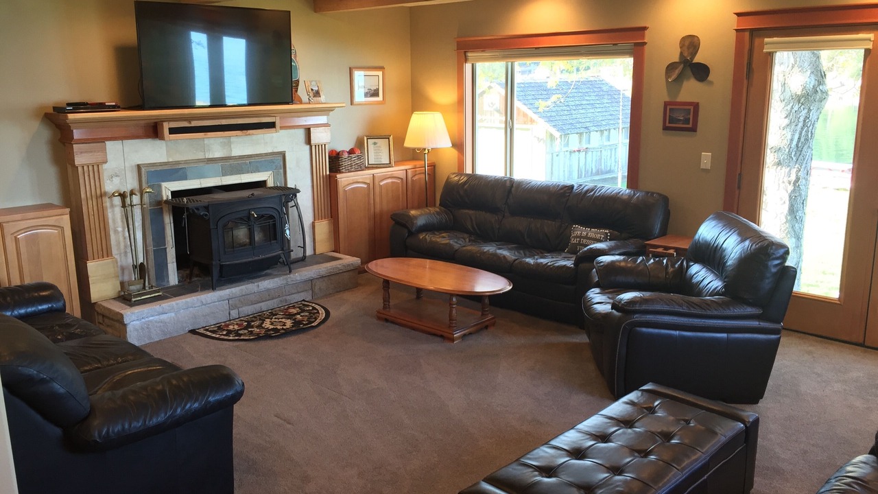 Photo of Livingroom in Anderson Island