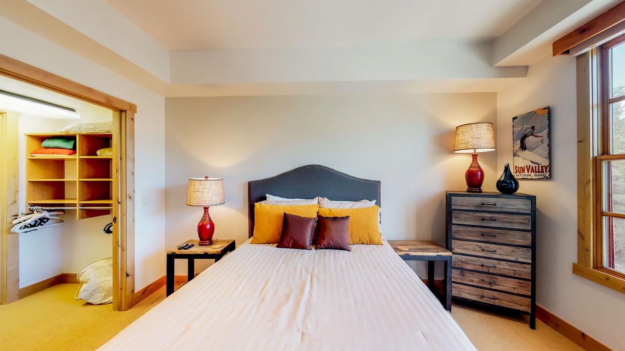 Photo of Bedroom in Elkhorn Village