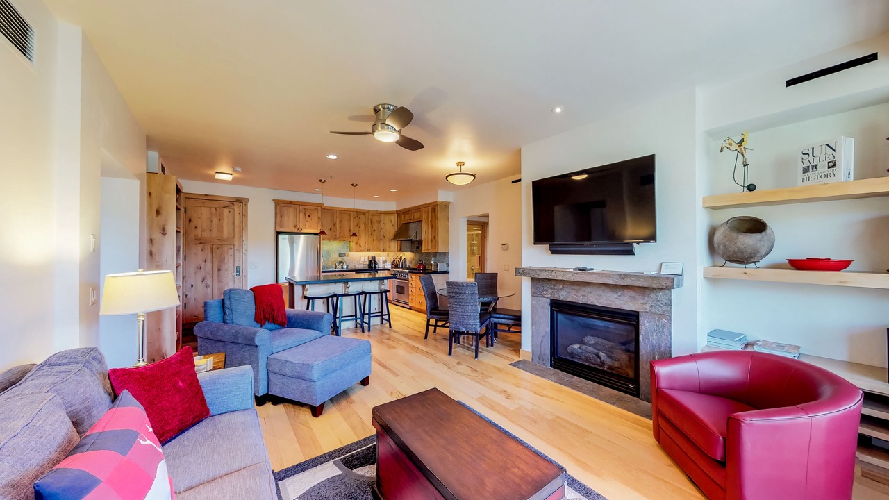 Photo of Livingroom in Elkhorn Village