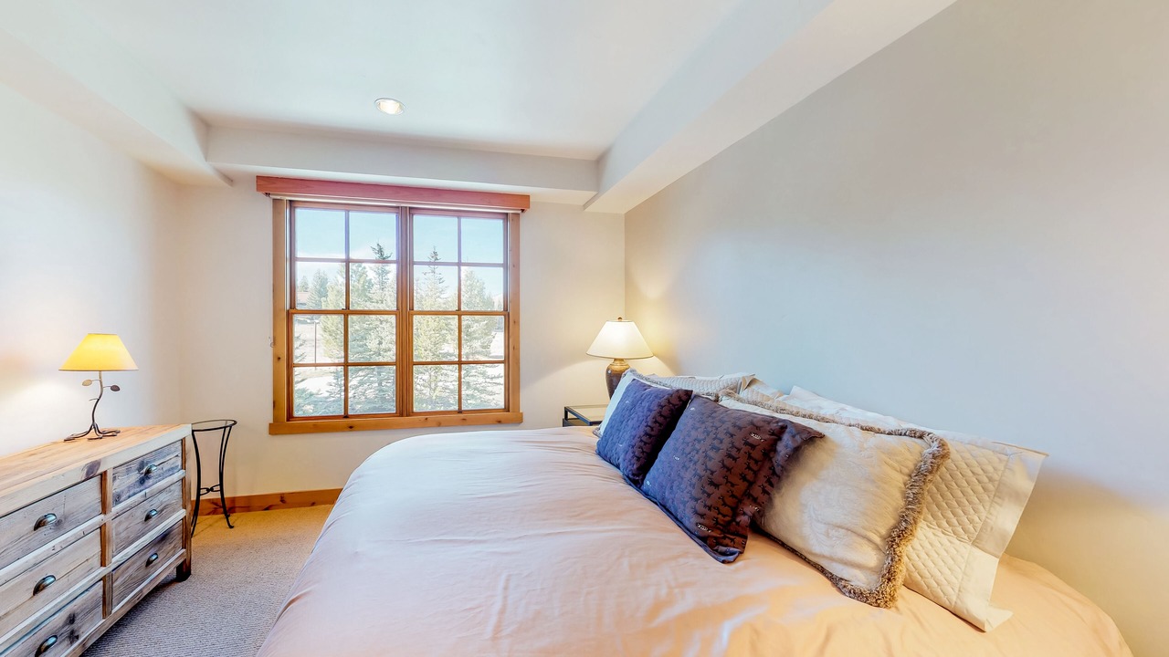 Photo of Bedroom in Elkhorn Village