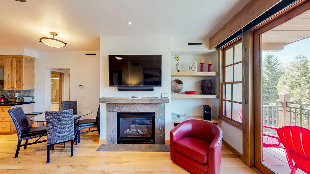 Photo of Livingroom in Elkhorn Village