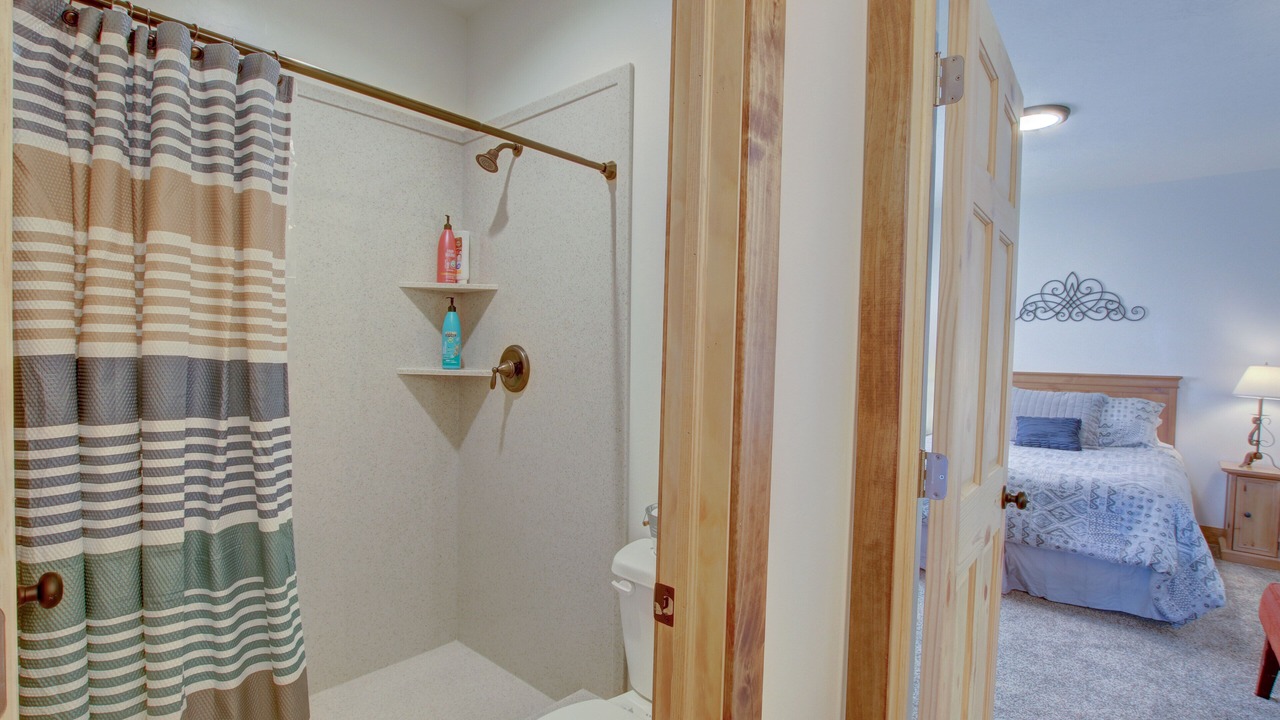 Photo of Bathroom in Garden City