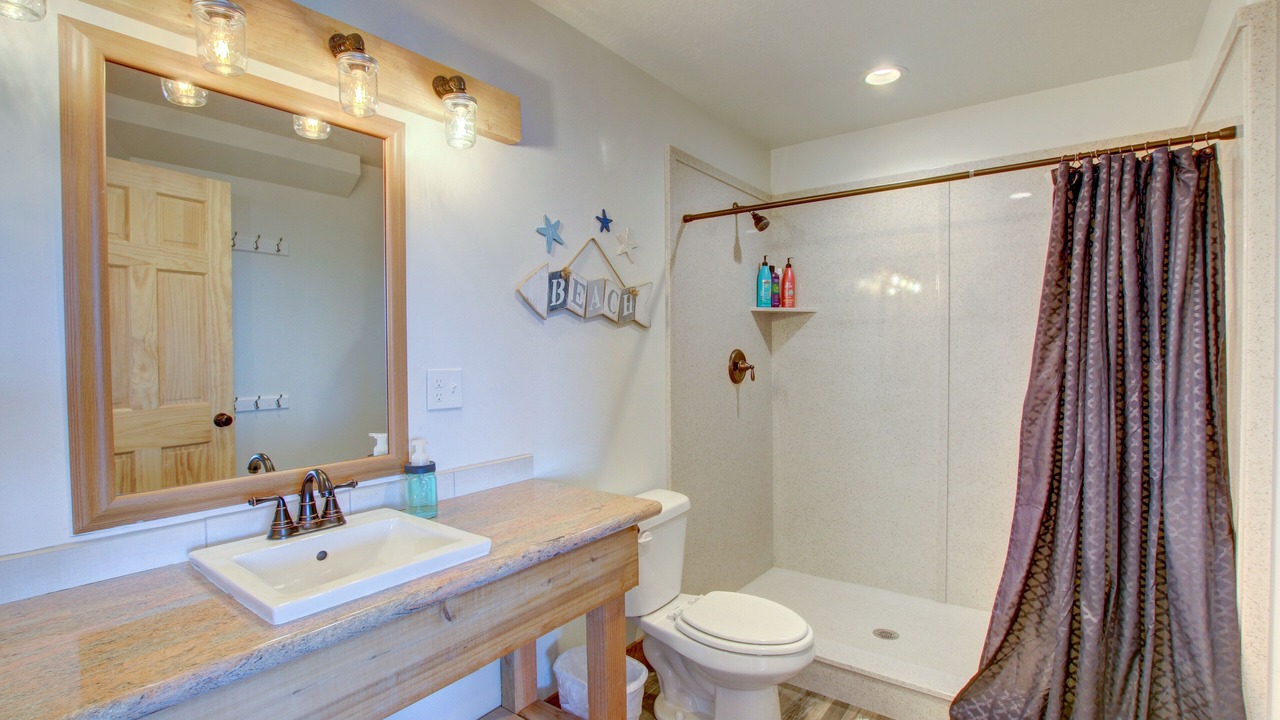 Photo of Bathroom in Garden City