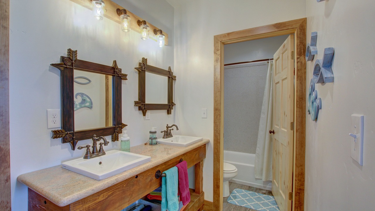 Photo of Bathroom in Garden City