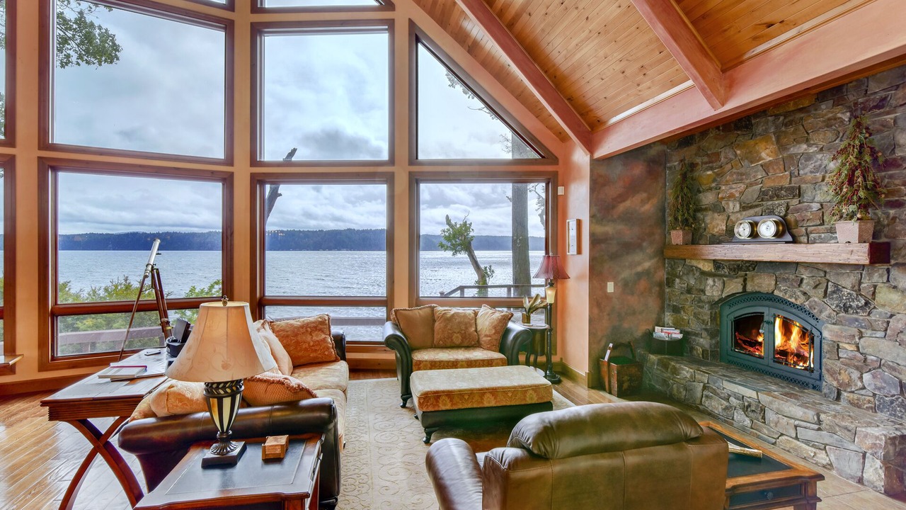 Photo of Livingroom in Brinnon