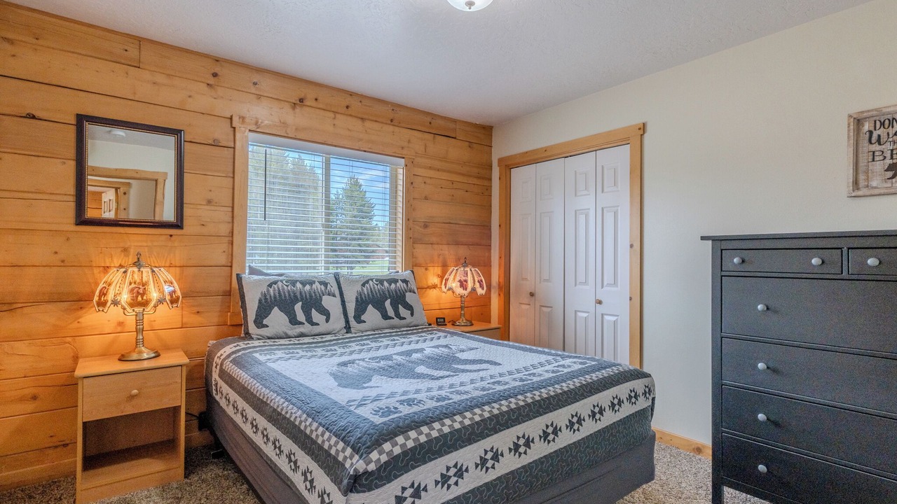 Photo of Bedroom in Island Park