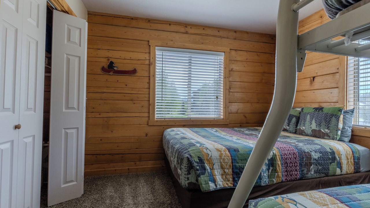 Photo of Bedroom in Island Park