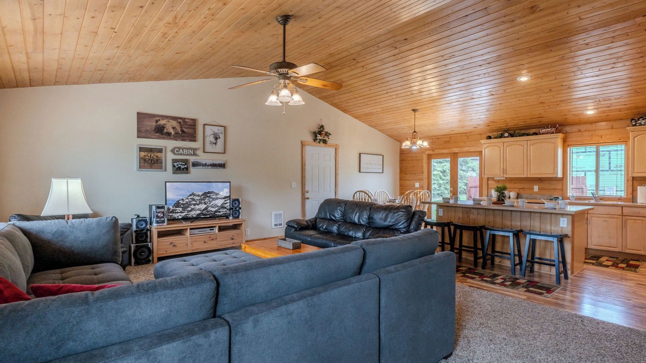 Photo of Livingroom in Island Park
