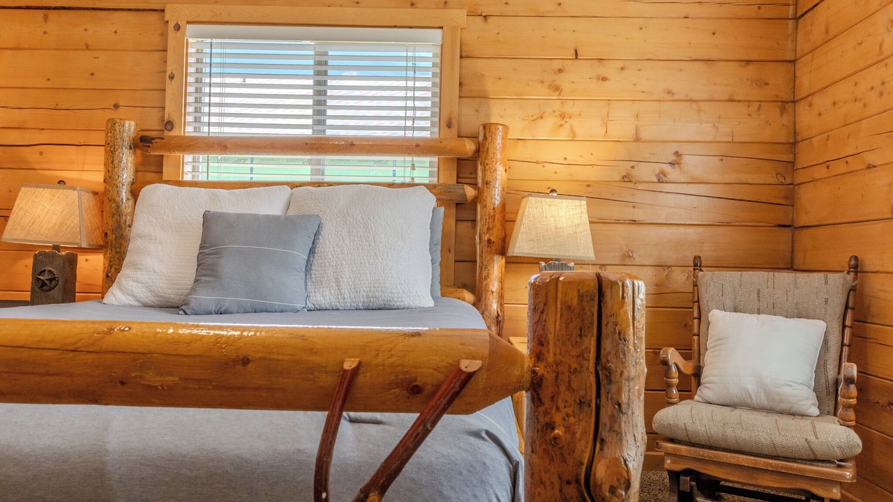 Photo of Bedroom in Island Park